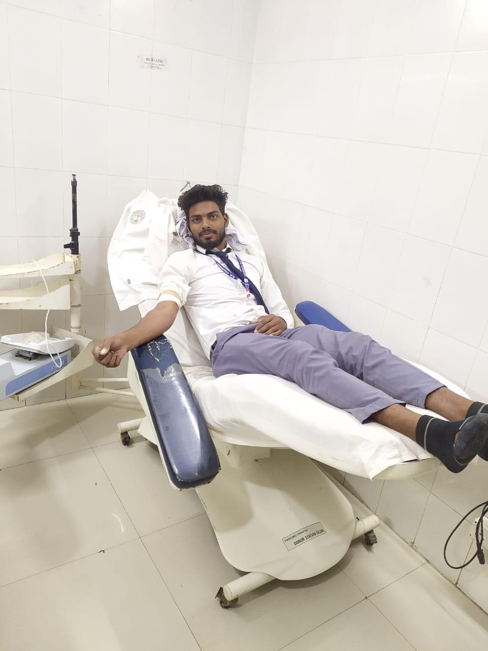 R.K. Pharmacy College Azamgarh Blood Donation Camp photo 3